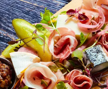 Les 3 Brasseurs sharing board with charcuterie and cheese, menu prices Canada